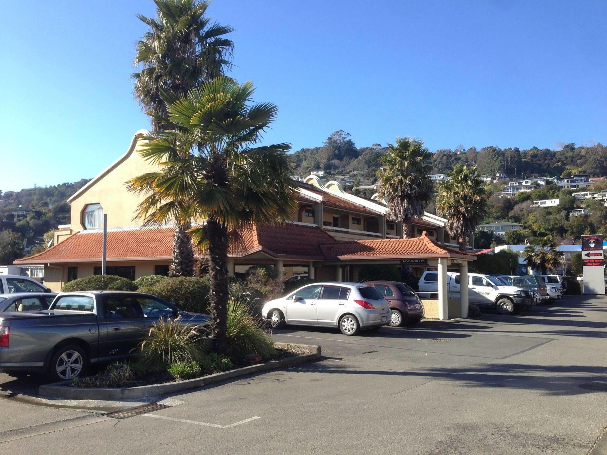 The Beachcomber Hotel Nelson Exterior photo