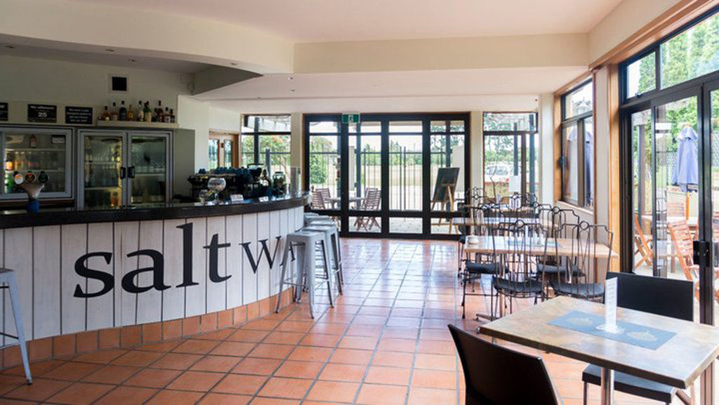 The Beachcomber Hotel Nelson Exterior photo