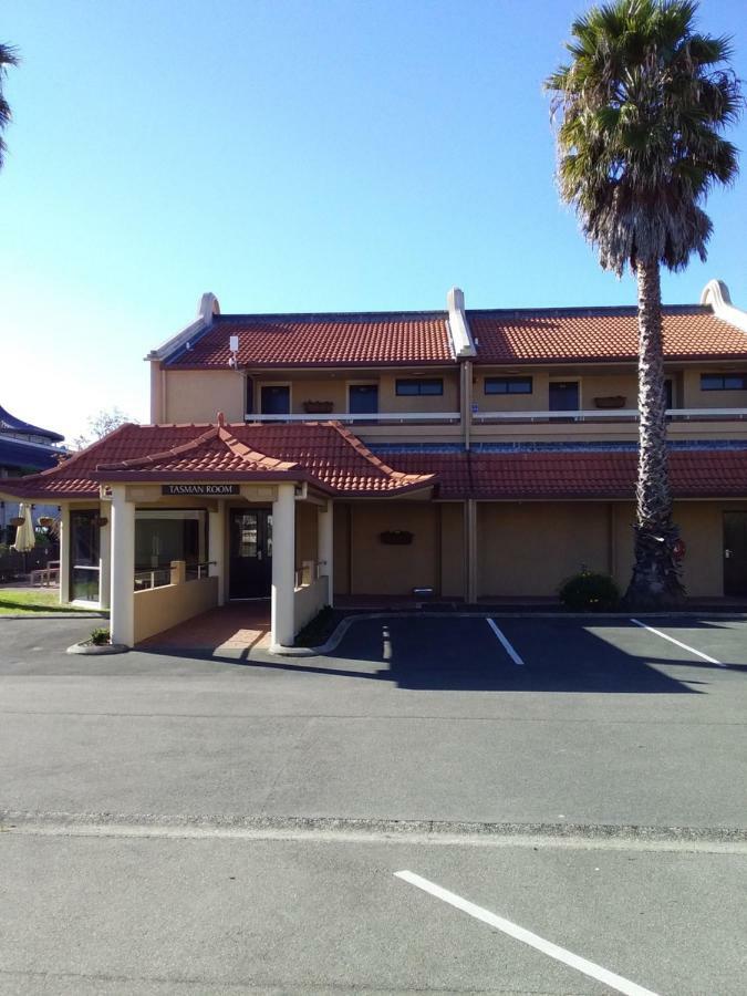 The Beachcomber Hotel Nelson Exterior photo